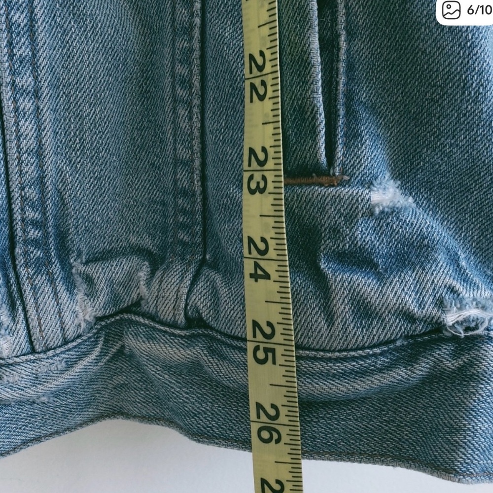 Madewell The Oversized Distressed Jean Jacket in Junction Wash - Picture 3 of 6